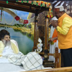 Seeking blessings from Sadguru Shree Riteshwar Ji Maharaj